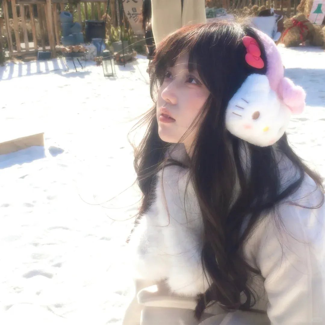 黄金庭院:冬日里的新年愿望